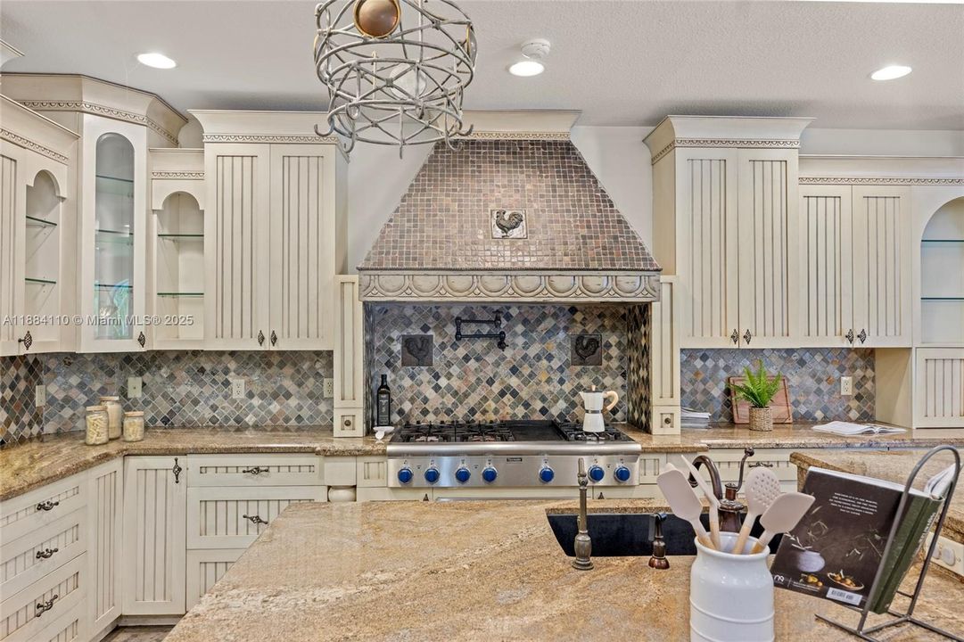 Active With Contract: $2,650,000 (4 beds, 5 baths, 5965 Square Feet)