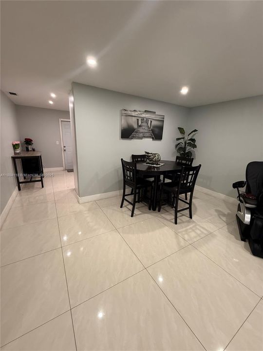 Activo con contrato: $369,000 (2 camas, 2 baños, 960 Pies cuadrados)