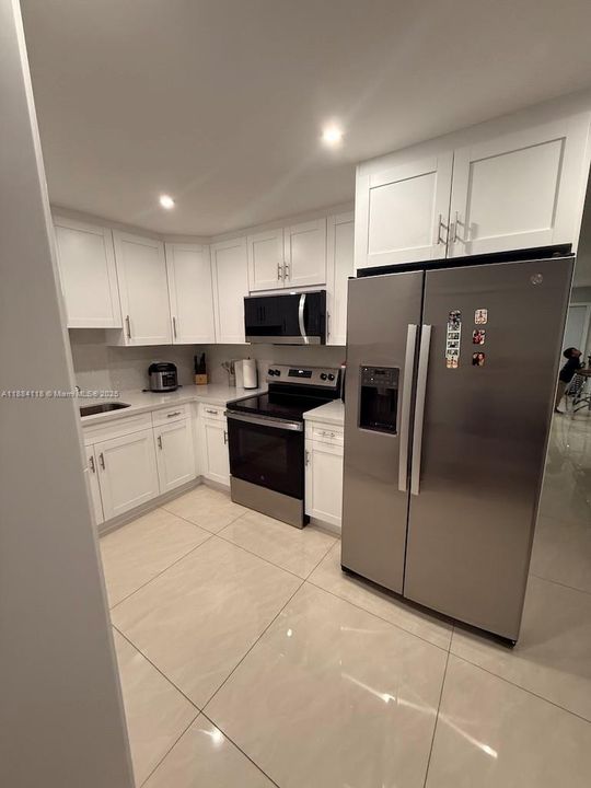 Activo con contrato: $369,000 (2 camas, 2 baños, 960 Pies cuadrados)