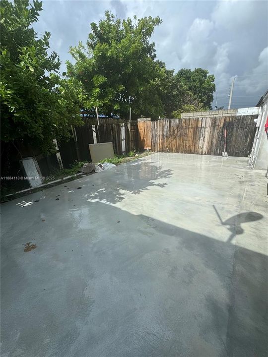 Activo con contrato: $369,000 (2 camas, 2 baños, 960 Pies cuadrados)