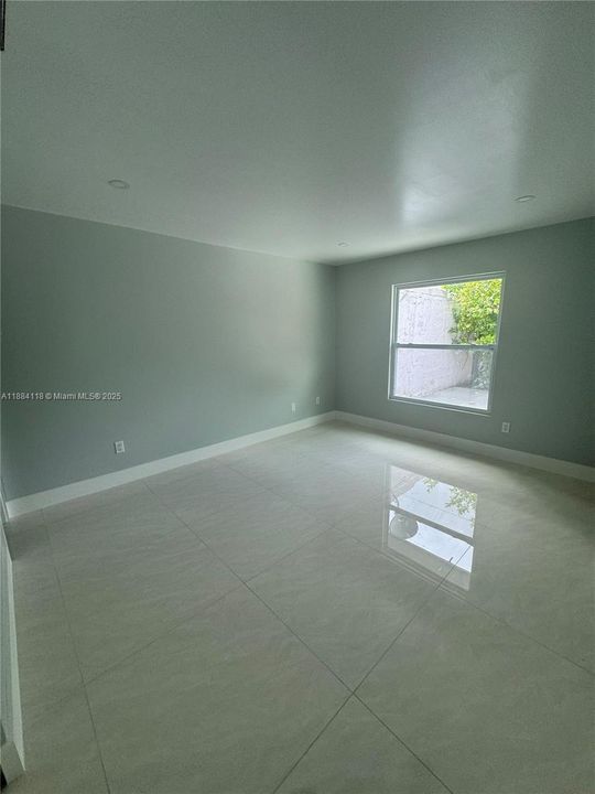 Activo con contrato: $369,000 (2 camas, 2 baños, 960 Pies cuadrados)