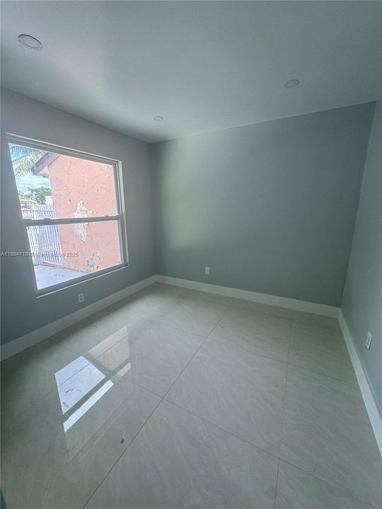 Activo con contrato: $369,000 (2 camas, 2 baños, 960 Pies cuadrados)