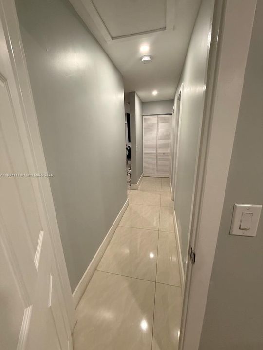 Activo con contrato: $369,000 (2 camas, 2 baños, 960 Pies cuadrados)