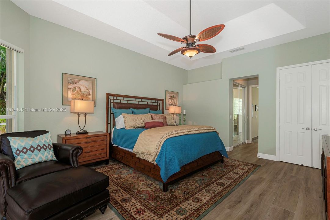 合同活跃: $1,097,995 (5 贝兹, 3 浴室, 2780 平方英尺)