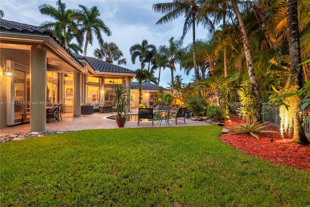 合同活跃: $1,097,995 (5 贝兹, 3 浴室, 2780 平方英尺)