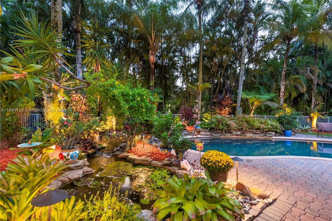 合同活跃: $1,097,995 (5 贝兹, 3 浴室, 2780 平方英尺)