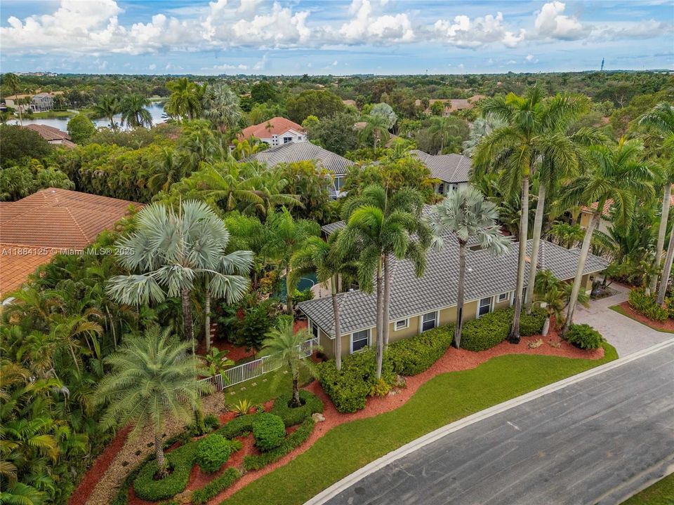 合同活跃: $1,097,995 (5 贝兹, 3 浴室, 2780 平方英尺)