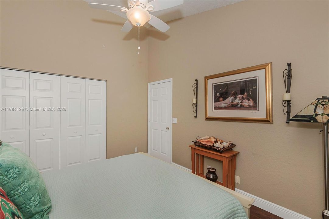 合同活跃: $1,097,995 (5 贝兹, 3 浴室, 2780 平方英尺)