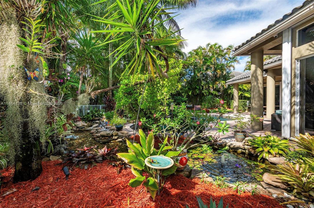 合同活跃: $1,097,995 (5 贝兹, 3 浴室, 2780 平方英尺)