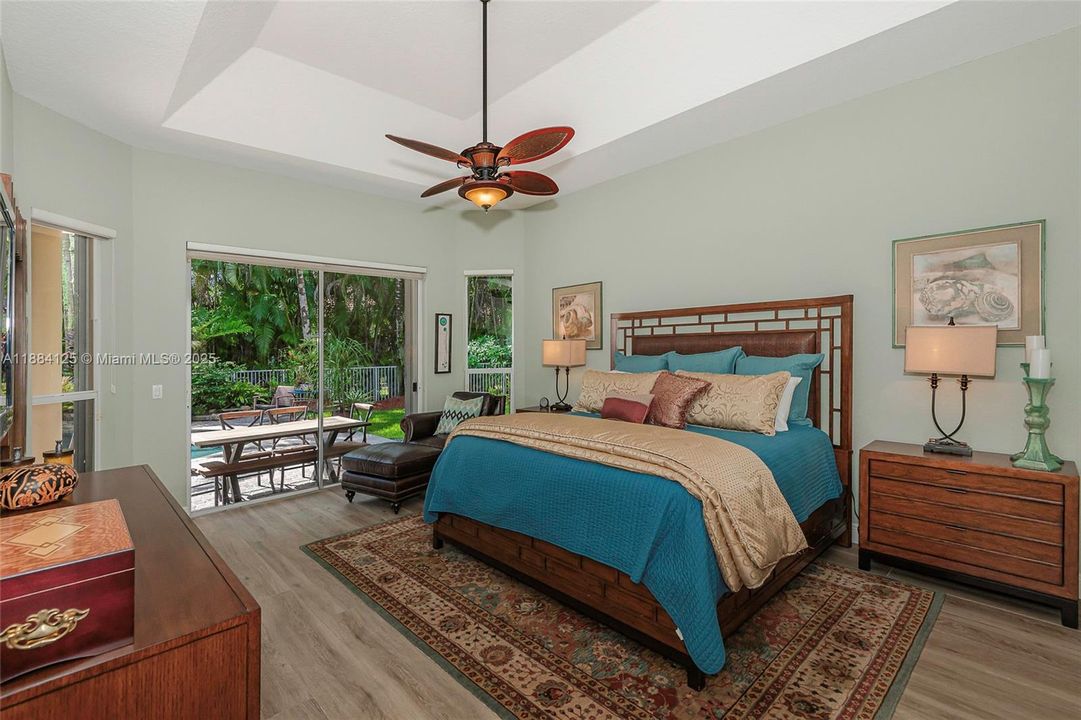 合同活跃: $1,097,995 (5 贝兹, 3 浴室, 2780 平方英尺)