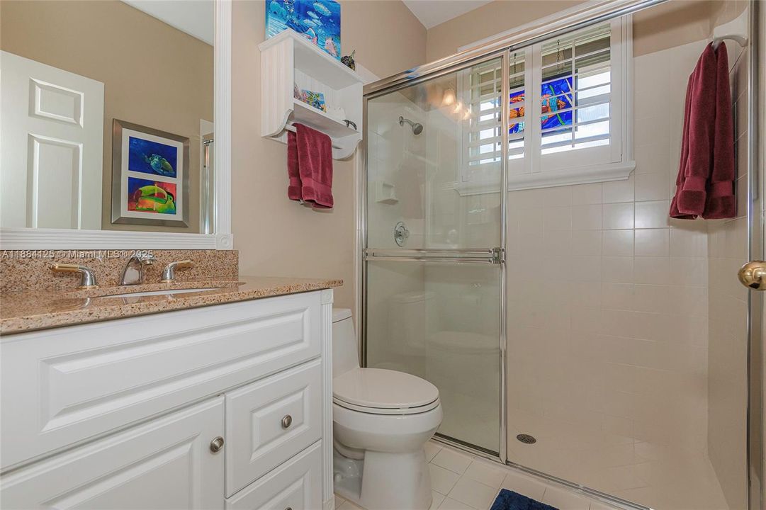 合同活跃: $1,097,995 (5 贝兹, 3 浴室, 2780 平方英尺)