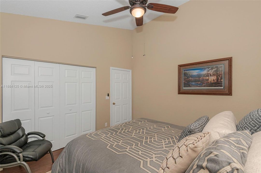 合同活跃: $1,097,995 (5 贝兹, 3 浴室, 2780 平方英尺)