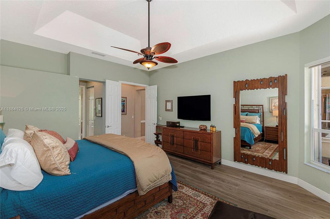 合同活跃: $1,097,995 (5 贝兹, 3 浴室, 2780 平方英尺)