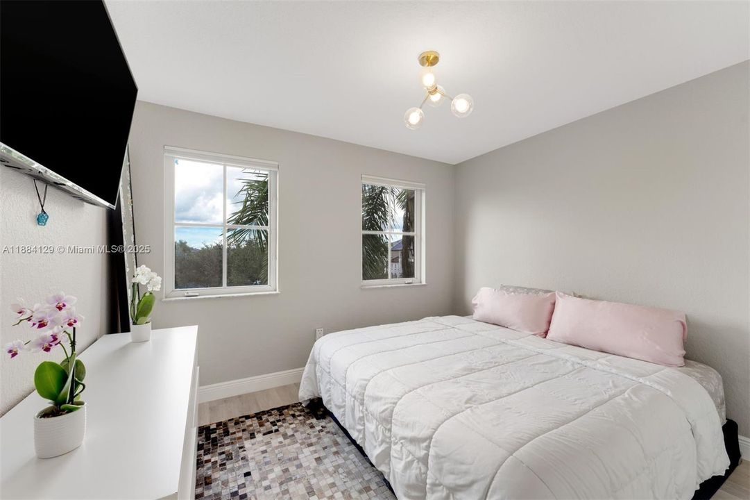 Recently Sold: $425,000 (3 beds, 2 baths, 1445 Square Feet)