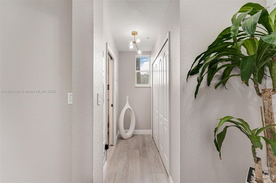 Recently Sold: $425,000 (3 beds, 2 baths, 1445 Square Feet)