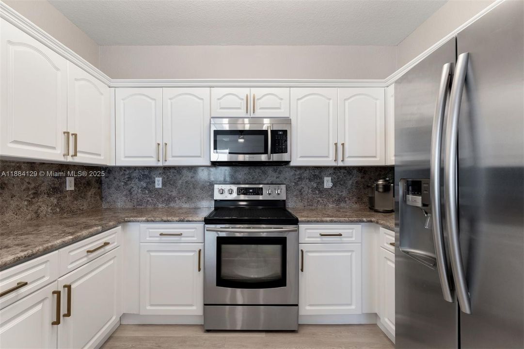 Recently Sold: $425,000 (3 beds, 2 baths, 1445 Square Feet)