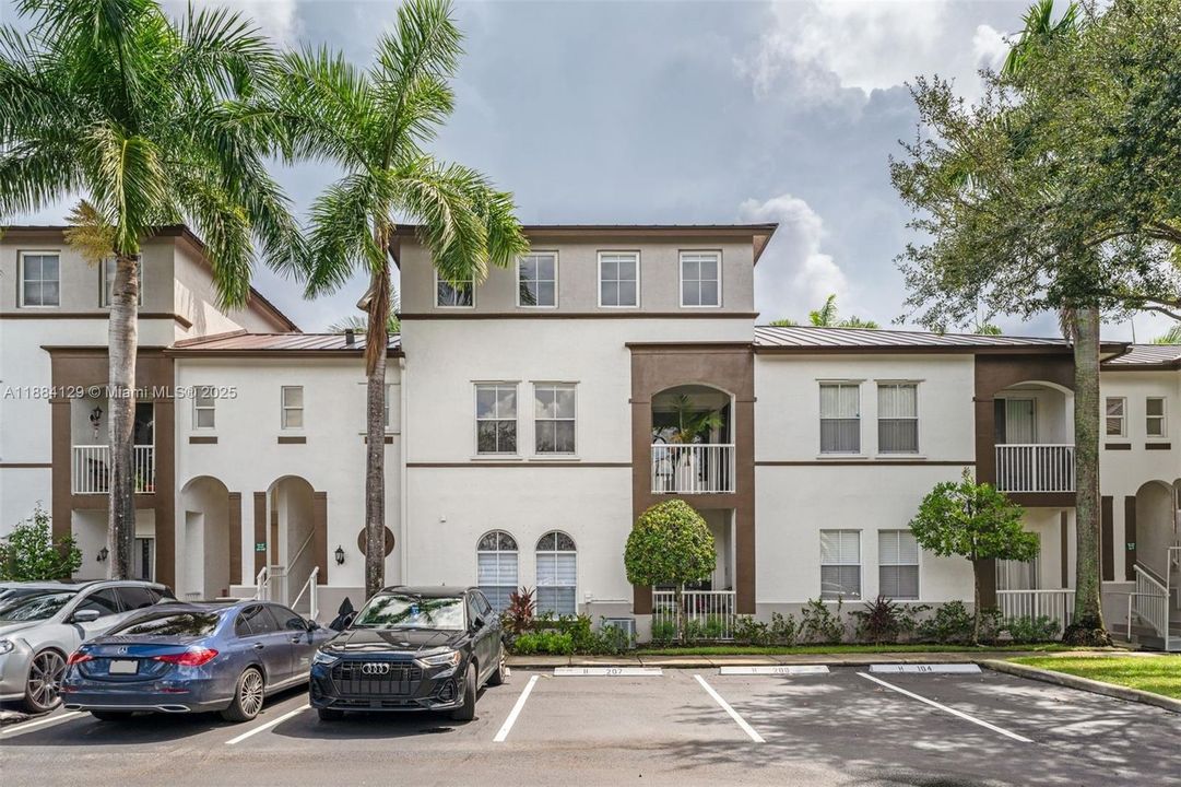 Recently Sold: $425,000 (3 beds, 2 baths, 1445 Square Feet)