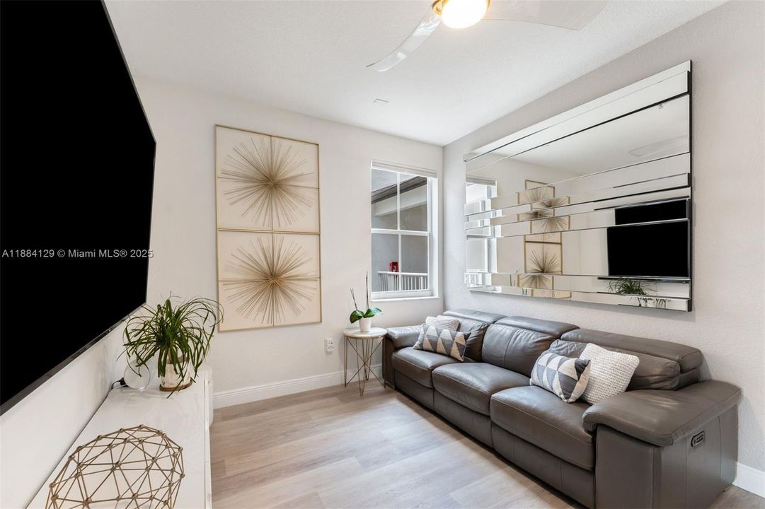 Recently Sold: $425,000 (3 beds, 2 baths, 1445 Square Feet)