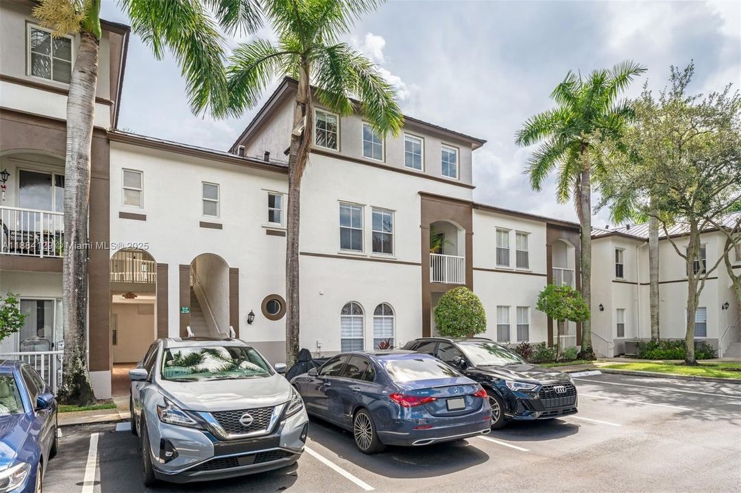 Recently Sold: $425,000 (3 beds, 2 baths, 1445 Square Feet)