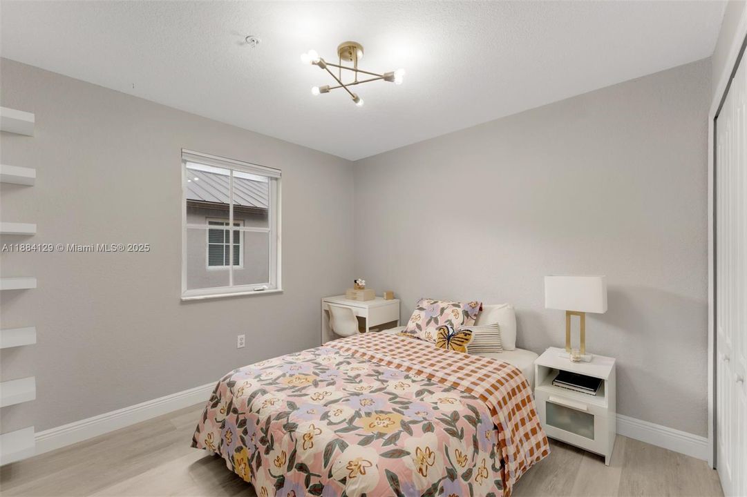 Recently Sold: $425,000 (3 beds, 2 baths, 1445 Square Feet)