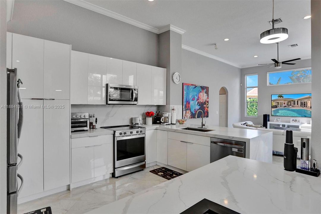 For Rent: $7,200 (4 beds, 3 baths, 2693 Square Feet)