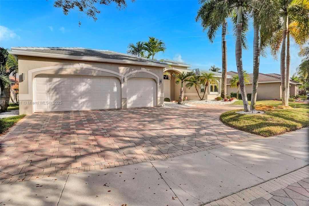 For Rent: $7,200 (4 beds, 3 baths, 2693 Square Feet)