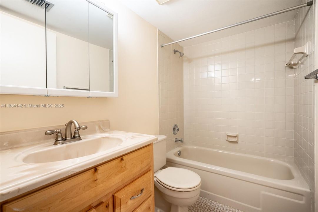 En Venta: $122,000 (1 camas, 2 baños, 960 Pies cuadrados)