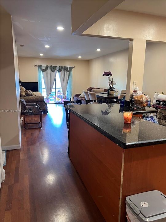 En Venta: $174,900 (2 camas, 2 baños, 958 Pies cuadrados)