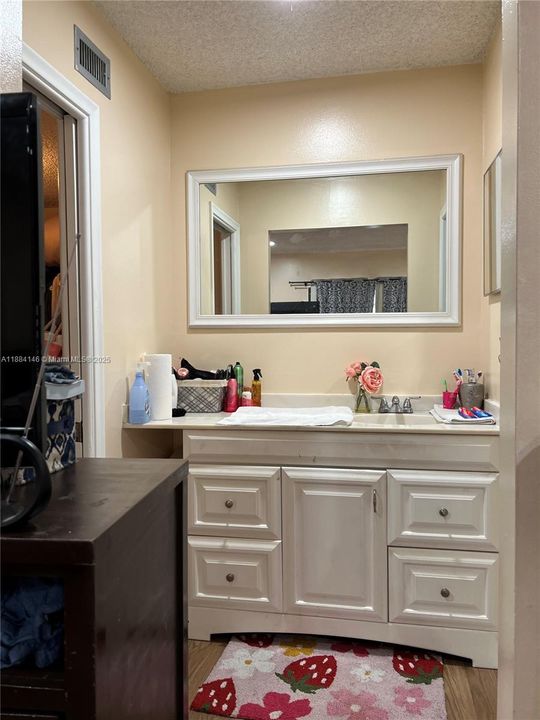 En Venta: $174,900 (2 camas, 2 baños, 958 Pies cuadrados)