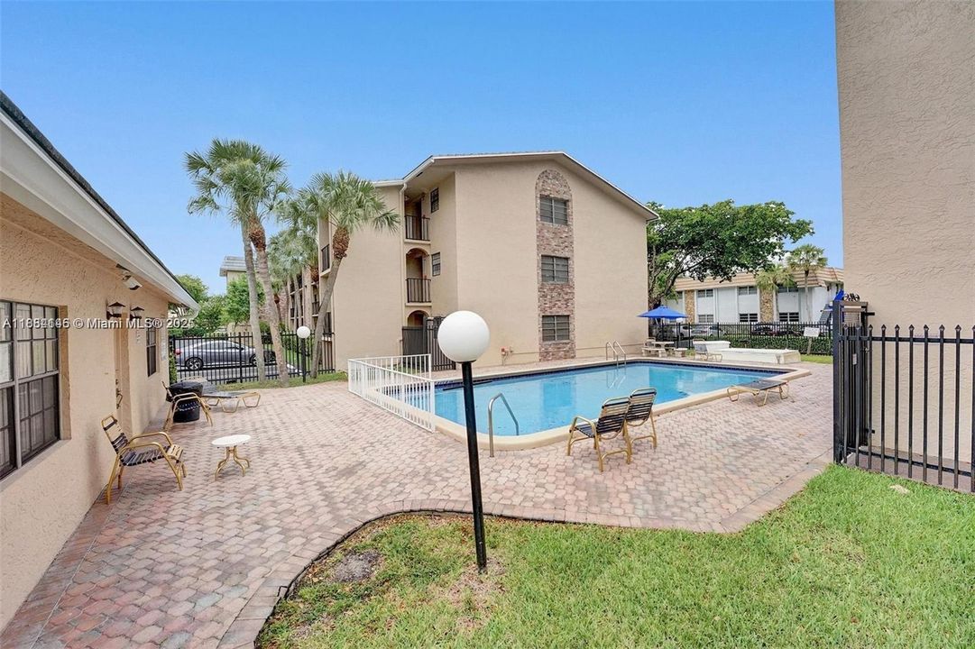 En Venta: $174,900 (2 camas, 2 baños, 958 Pies cuadrados)