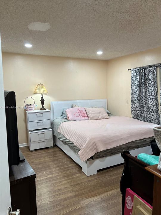 En Venta: $174,900 (2 camas, 2 baños, 958 Pies cuadrados)