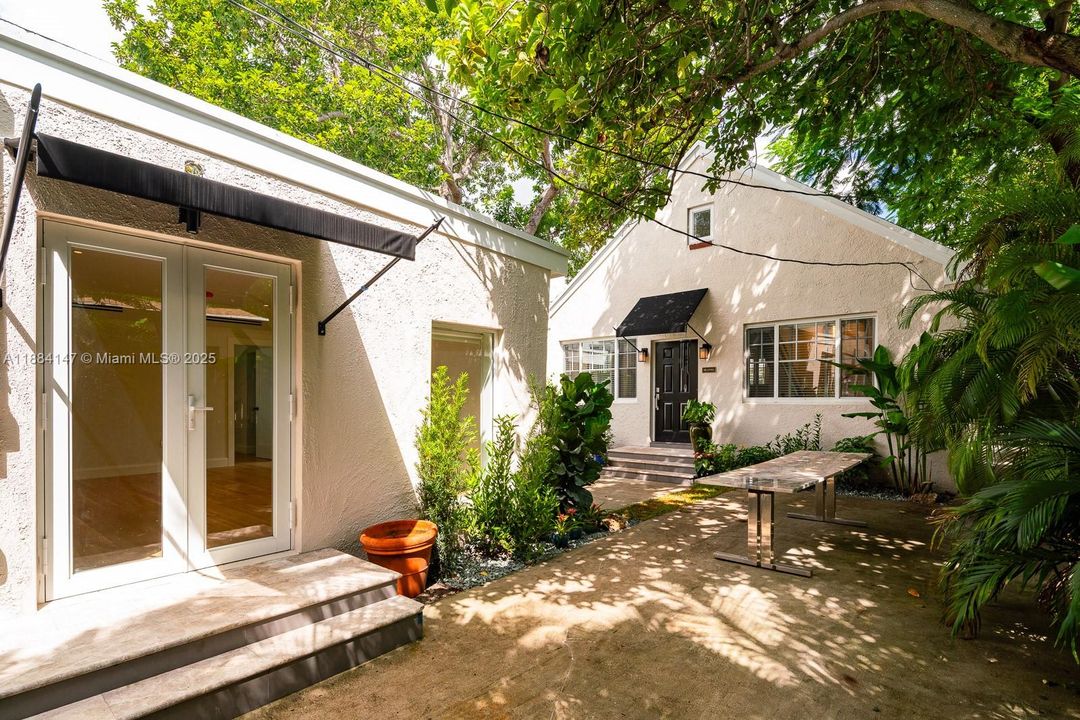 Active With Contract: $1,590,000 (3 beds, 4 baths, 2566 Square Feet)