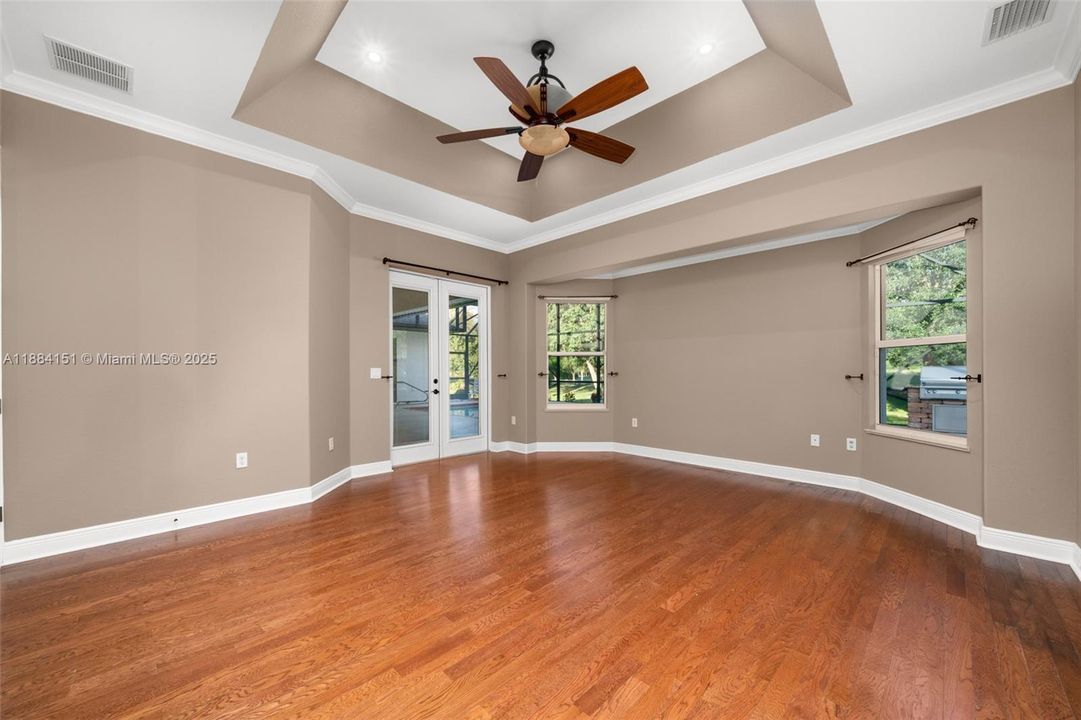 Recently Sold: $649,900 (5 beds, 2 baths, 3354 Square Feet)