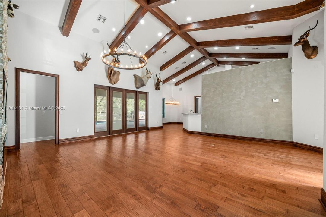 Recently Sold: $649,900 (5 beds, 2 baths, 3354 Square Feet)