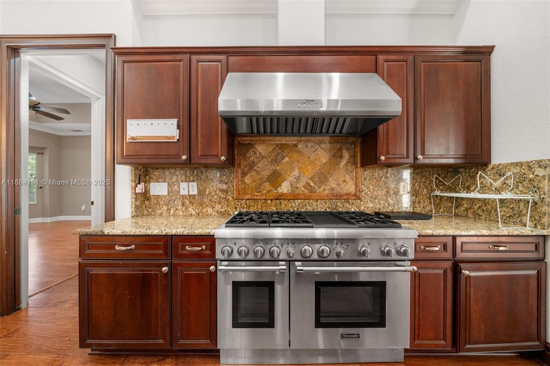 Recently Sold: $649,900 (5 beds, 2 baths, 3354 Square Feet)