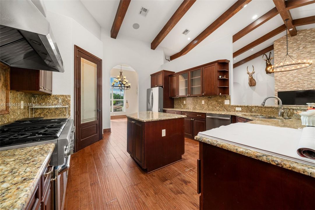 Recently Sold: $649,900 (5 beds, 2 baths, 3354 Square Feet)