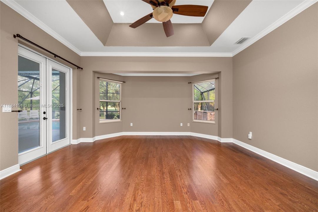 Recently Sold: $649,900 (5 beds, 2 baths, 3354 Square Feet)