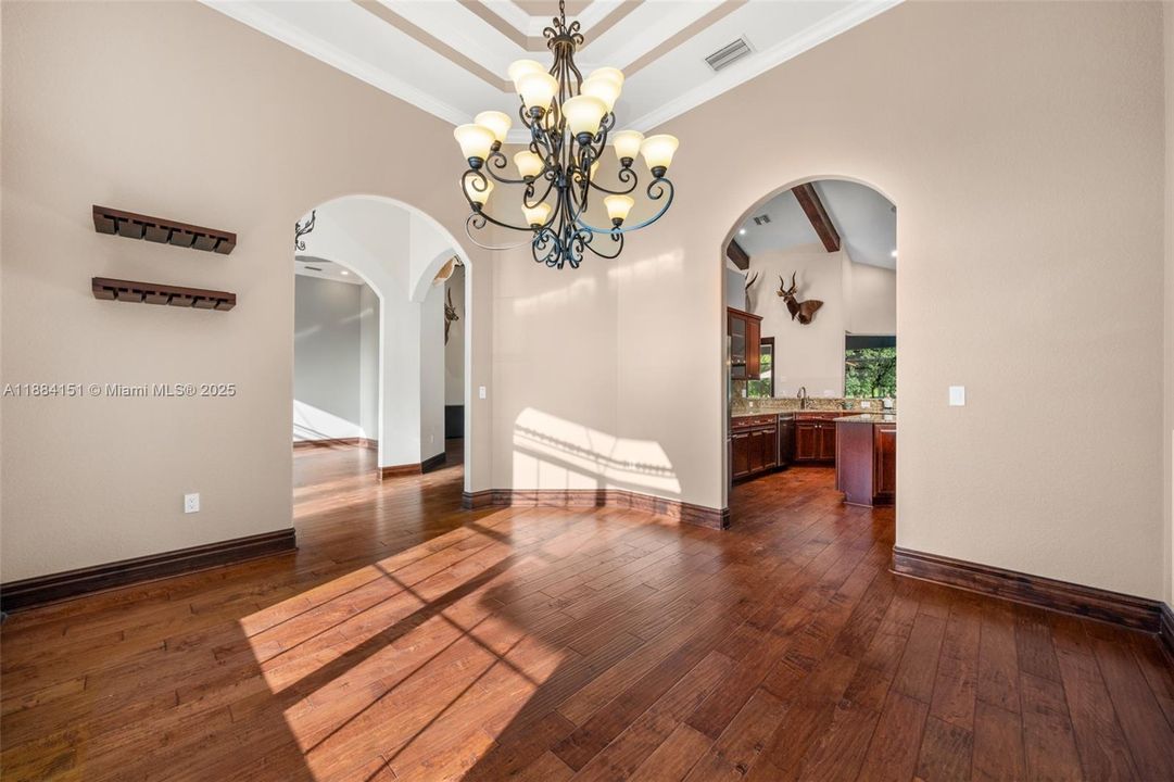 Recently Sold: $649,900 (5 beds, 2 baths, 3354 Square Feet)