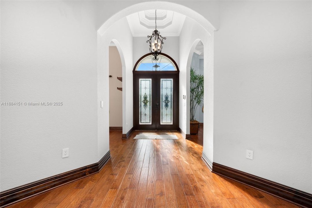 Recently Sold: $649,900 (5 beds, 2 baths, 3354 Square Feet)