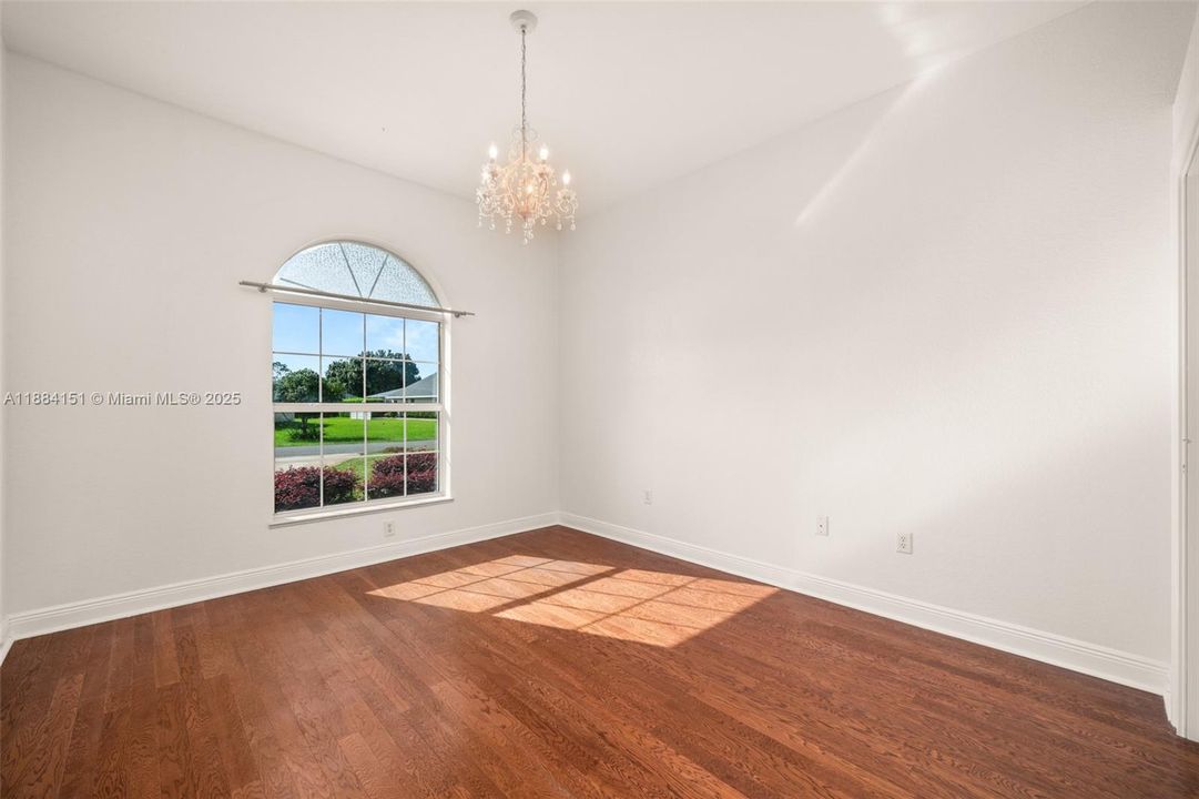 Recently Sold: $649,900 (5 beds, 2 baths, 3354 Square Feet)