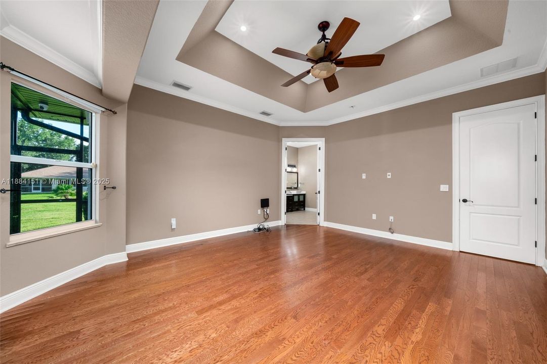 Recently Sold: $649,900 (5 beds, 2 baths, 3354 Square Feet)