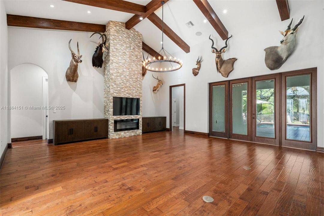 Recently Sold: $649,900 (5 beds, 2 baths, 3354 Square Feet)