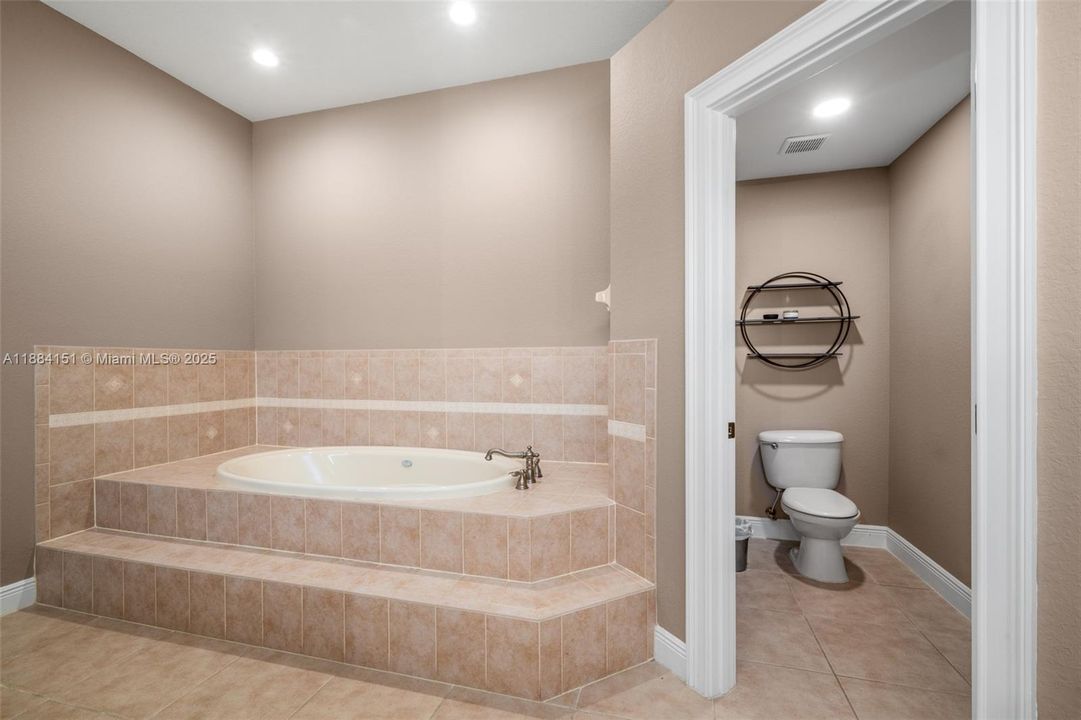 Recently Sold: $649,900 (5 beds, 2 baths, 3354 Square Feet)