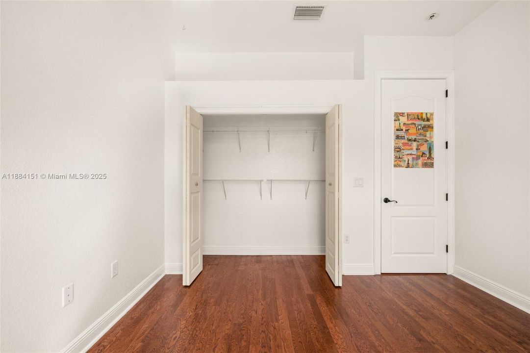 Recently Sold: $649,900 (5 beds, 2 baths, 3354 Square Feet)