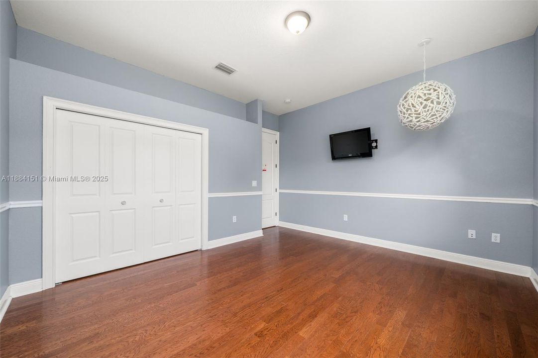 Recently Sold: $649,900 (5 beds, 2 baths, 3354 Square Feet)