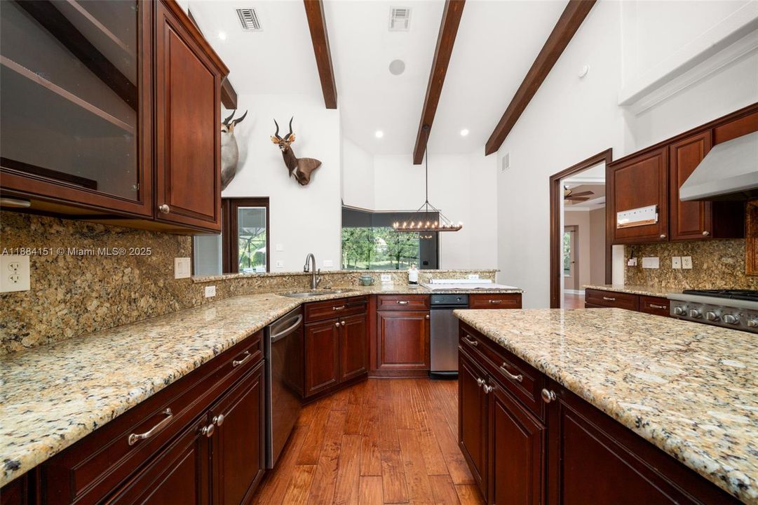 Recently Sold: $649,900 (5 beds, 2 baths, 3354 Square Feet)