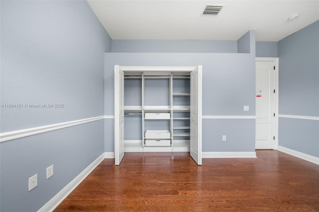 Recently Sold: $649,900 (5 beds, 2 baths, 3354 Square Feet)