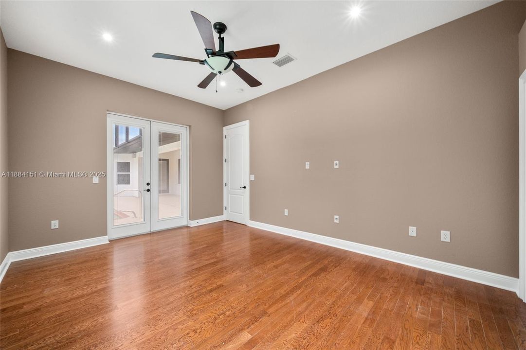 Recently Sold: $649,900 (5 beds, 2 baths, 3354 Square Feet)