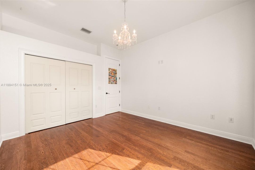 Recently Sold: $649,900 (5 beds, 2 baths, 3354 Square Feet)