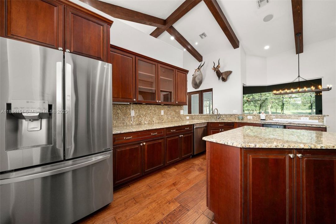 Recently Sold: $649,900 (5 beds, 2 baths, 3354 Square Feet)